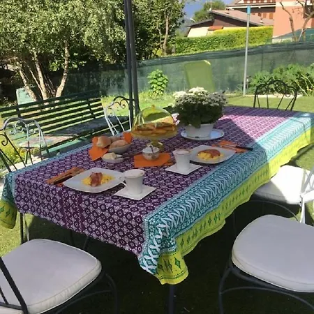 Rainbow House Hotell 2*