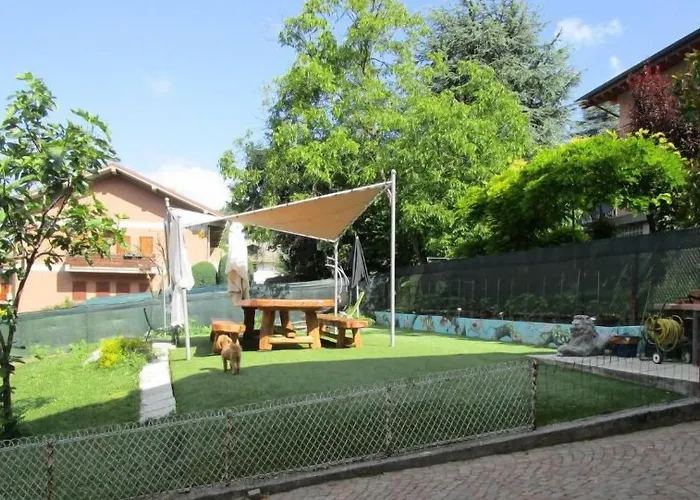 Ξενοδοχείο Rainbow House 2*